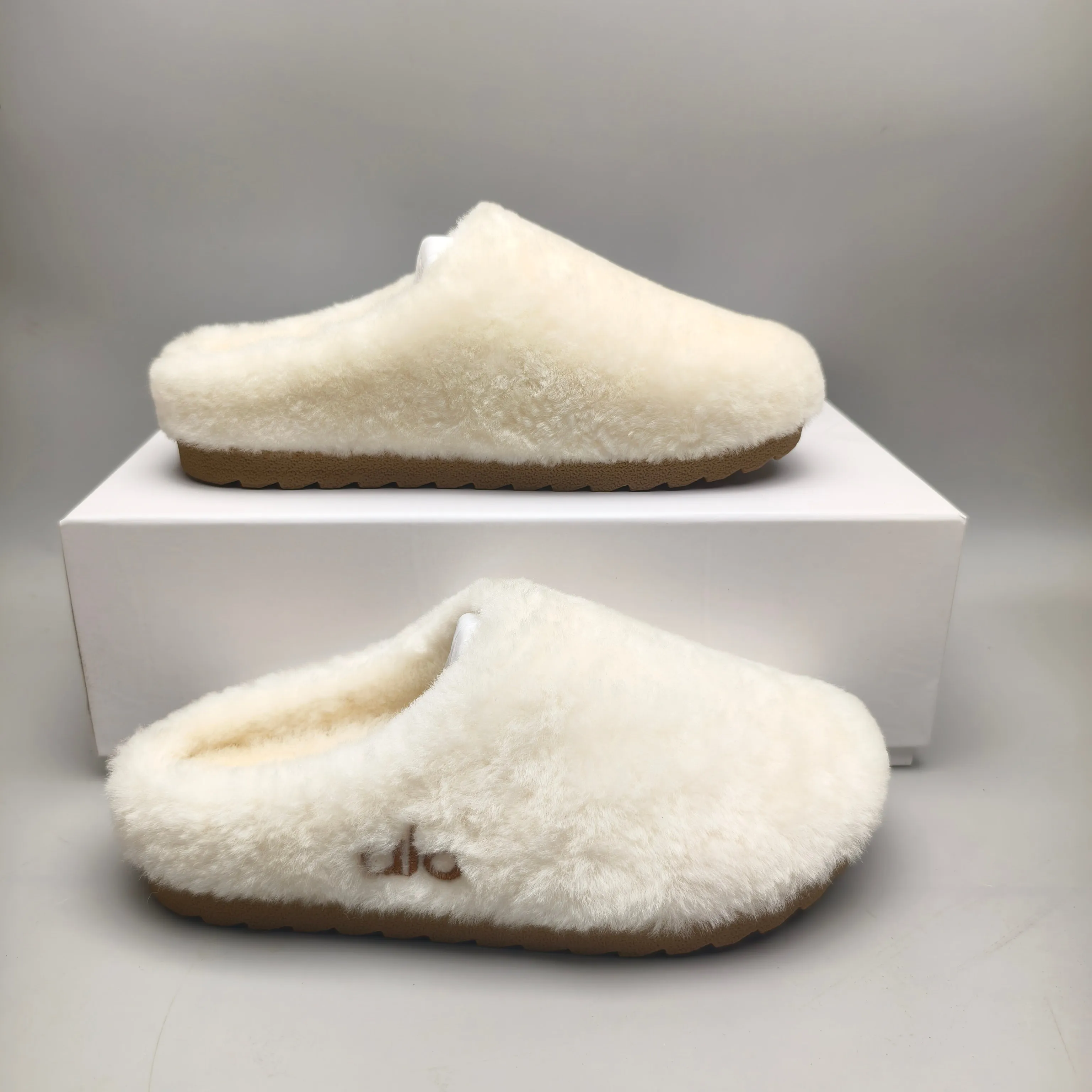 💰480 alo yoga Recovery Slipper comfortable and simple anti-wear and anti-slip cap-toe slippers, same style for men and women Color: White Maroon Matching Size: 35-40